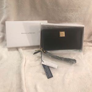 Dooney & Bourke Smooth leather zip around wallet